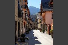 Why not enjoy tapas in Spain after having breakfasted at the chateau in France