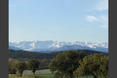 From late October, the Pyrénées start to receive their snowy winter blankets